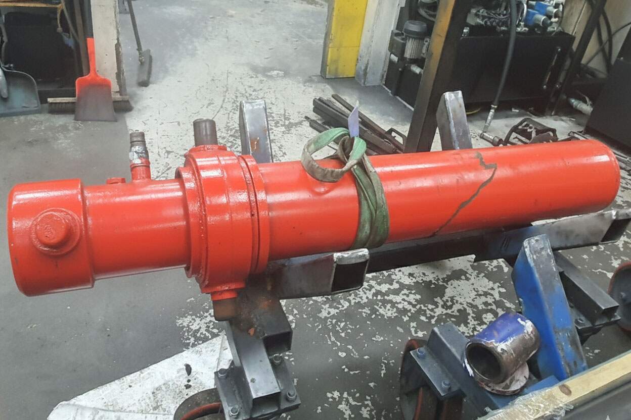 Hydraulic cylinder materials overview