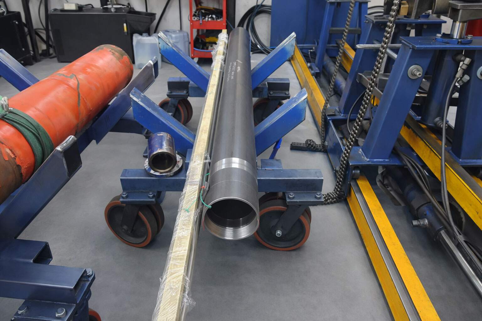 Hydraulic cylinder diagram – gland, rod, piston, seals and barrel